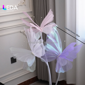 Fondo de Boda y Decoración de Pasillo LEDA con Mariposas Coloridas de Seda Moderna, con Tamaño y Color Personalizados para Eventos - Product Image 6