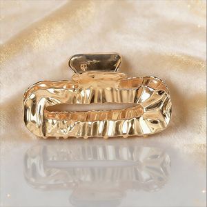 Vente en gros de pinces à cheveux dorées de haute qualité : élégantes et polyvalentes pour toutes les occasions - Product Image 1