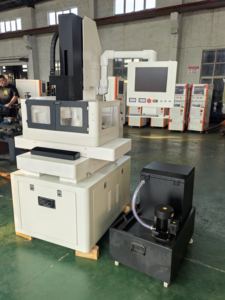 Máquina perforadora EDM <span class=keywords><strong>de</strong></span> 0,3-6,0mm, modelo CNC XF3040, suministro directo <span class=keywords><strong>de</strong></span> fábrica, máquinas perforadoras Edm <span class=keywords><strong>de</strong></span> bajo precio - Product Image 5