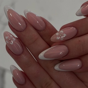 24 piezas de <span class=keywords><strong>uñas</strong></span> postizas con accesorios de estilo europeo, con motivos florales franceses en <span class=keywords><strong>forma</strong></span> de <span class=keywords><strong>almendra</strong></span>. - Product Image 1