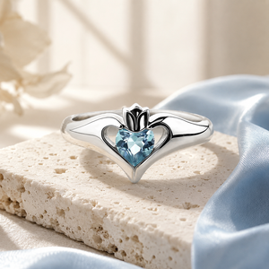 Anello con Zircone Ocean Heart per Donne, Elegante Gioiello da Indossare all'Indice - Product Image 2