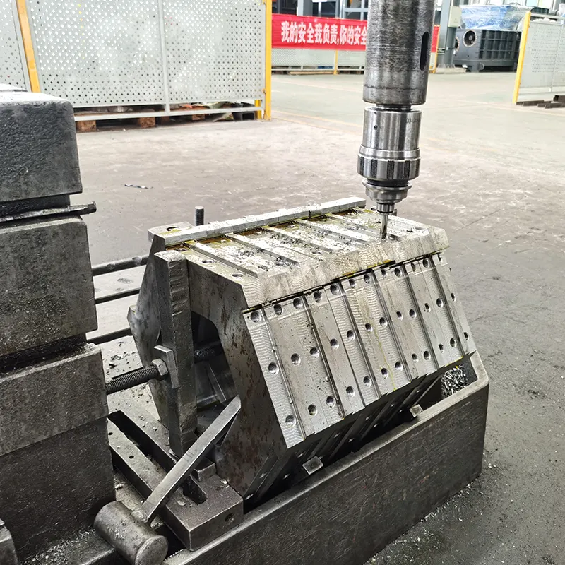 Multi-functional Tire Shredder Scrapped Tyre Recycling Equipment For Sale