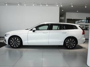 2025 pour <span class=keywords><strong>Volvo</strong></span> pour <span class=keywords><strong>V60</strong></span> B4 Intelligent Luxury Edition 5 portes 5 places break avec essence + système <span class=keywords><strong>hybride</strong></span> doux 48V - Product Image 6