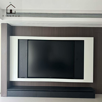 Meuble TV moderne XINGRUO sur mesure pour salon, centre multimédia intégré pleine hauteur avec panneau en bois cannelé, étagères ouvertes et rangement bas