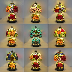 <span class=keywords><strong>Lampe</strong></span> de table en verre <span class=keywords><strong>Tiffany</strong></span> de style simple et créatif de haute qualité Jiyuanlux de 12 pouces avec motif à carreaux en verre coloré <span class=keywords><strong>Art</strong></span> <span class=keywords><strong>déco</strong></span> - Product Image 2