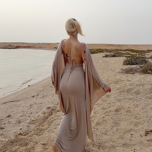 Vestido maxi estilo desierto, holgado, con espalda descubierta, mangas murciélago y lazo, elegante y relajado, de color liso, ideal para vacaciones. - Product Image 3