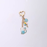 Nouveau rouge à lèvres tendance en forme de goutte d'huile, petit pendentif chat bleu, porte-clés en perles, accessoires pour sacs pour femmes