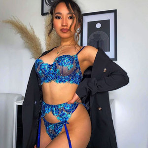 Nuovo Set Lingerie <span class=keywords><strong>di</strong></span> <span class=keywords><strong>Lusso</strong></span> Blu Reale con Ricami Floreali, Sexy Set 3 Pezzi con Reggiseno e Giarrettiera Ricamati, Biancheria Intima <span class=keywords><strong>Femminile</strong></span> <span class=keywords><strong>di</strong></span> Alta Qualità - Product Image 3