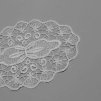 Fabricant d'appliques en dentelle de polyester en forme de papillon avec bordure festonnée en forme de feuille pour napperons et décoration de sacs à main