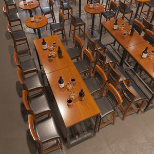 Ensemble table et tabourets de bar industriels modernes - Métal et bois durables pour lieux de musique live, restaurants, pubs et salons haut de gamme - Product Image 4