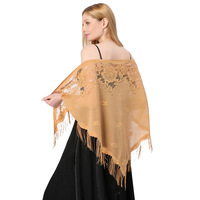 Vente en gros châles de dîner triangulaires en polyester de couleur unie style tissé conception de dentelle vente en ligne robe de soirée d'été pour femmes écharpe