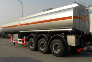 Semi-remorque citerne à carburant/huile en acier de haute qualité, 3 essieux, 45 000 litres, capable de transporter du diesel, de l'essence et du pétrole - Product Image 3