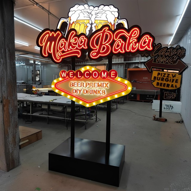Custom LED Illuminated Special Creative Advertising Eye-catching Wayfind Sign Outdoor Shop Front Pole Sign Signage for Business
