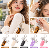 NEWYEAH Peigne à dents larges en acétate écaille de tortue vintage, porte-clés avec décorations marteau argenté, cœur et nœud, OEM ODM personnalisé pour cadeau promotionnel