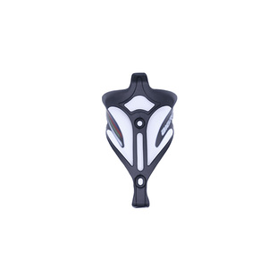 <span class=keywords><strong>Porte</strong></span>-<span class=keywords><strong>bidon</strong></span> en <span class=keywords><strong>carbone</strong></span> 14g ultra léger pour vélo - Cage en <span class=keywords><strong>carbone</strong></span> professionnelle pour course sur route et <span class=keywords><strong>VTT</strong></span> OEM/ODM - Product Image 2