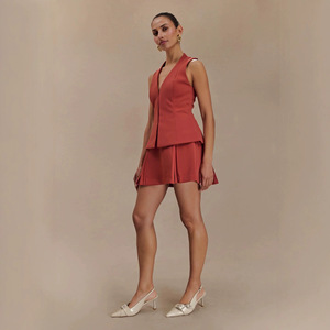 Ensemble de costume pour femme Lm, haut sans manches à col en V profond et jupe, tenue de bureau professionnelle - Product Image 1