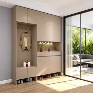 Armoire à chaussures en bois massif sur mesure pour la maison <span class=keywords><strong>avec</strong></span> <span class=keywords><strong>banc</strong></span> intégré <span class=keywords><strong>et</strong></span> <span class=keywords><strong>porte</strong></span>-<span class=keywords><strong>manteau</strong></span> placé dans le hall <span class=keywords><strong>d</strong></span>'<span class=keywords><strong>entrée</strong></span> ou le foyer - Product Image 2