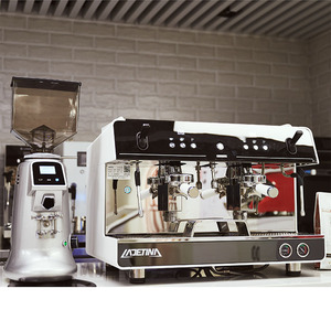 Máquina de Café Espresso Profesional Semiautomática Comercial China para Baristas, Modelo Q2 de Alto Volumen de Producción - Product Image 3