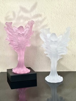 Vase en cristal Art Déco Déesse ailée, sculpture en verre givré de France, statue d'ange luxueuse, vase à fleurs pour la décoration intérieure