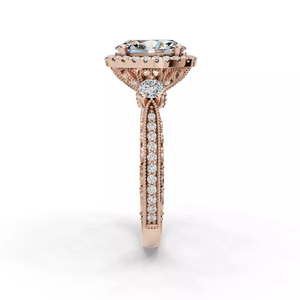 แหวนหมั้นเพชรทรงรี 14K โรสโกลด์ เพชรเลี้ยงในห้องปฏิบัติการ พร้อมลายฉลุประณีตและเพชรรอบวงหรูหราสำหรับผู้หญิง - Product Image 2