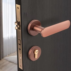 ชุดลูกบิดประตูทองเหลืองแบบด้าน พร้อมกุญแจทองแดง  ด้ามจับประตูสีดำ และมือจับประตู - Product Image 4