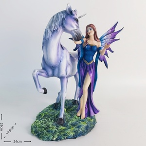 Estatua de Resina Decorativa para el Hogar de una Hada y un Unicornio - Product Image 4