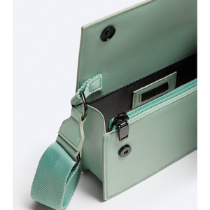 Bolso <span class=keywords><strong>bandolera</strong></span> pequeño de hombro tipo <span class=keywords><strong>bandolera</strong></span> personalizada de cuero a la nueva moda para <span class=keywords><strong>hombre</strong></span> con solapa para <span class=keywords><strong>hombre</strong></span> - Product Image 4