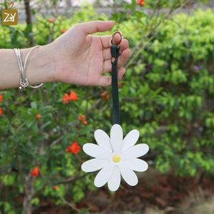 Pu Leather Daisy <b>Bag</b> <b>Charm</b> Chrysanthemum Design Keychain Trendy Flower Key <b>Charms</b> - Product Image 4