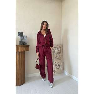 ชุดวอร์มกำมะหยี่สีเบอร์กันดีสำหรับผู้หญิง แขนยาว ดีไซน์เรียบง่าย ไซส์ผู้ใหญ่ - Product Image 5