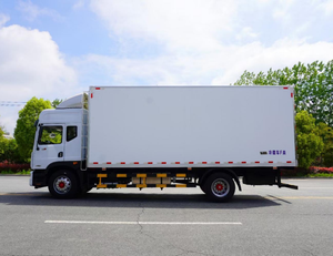 Camion frigorifique automatique DongFeng 4*2 6,8 m avec régulateur de température pour la logistique de la chaîne du froid - Product Image 4