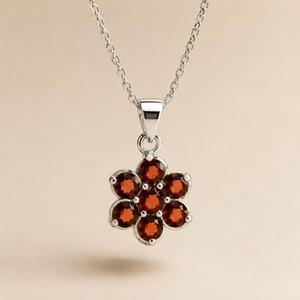 Pendentif fleur en grenat plaqué rhodium en argent sterling 925 - Product Image 6