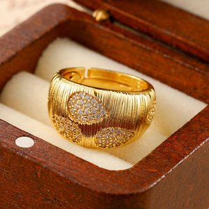 Bagues de mode rayées plaquées or 18 carats pour femme, ajustables, pour l'UE/les États-Unis/Dubaï - Vente en gros, Dropshipping et Personnalisation en usine - Product Image 2