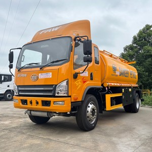 Camion-citerne tout-terrain FAW 8000L 4x4 4AWD pour produits inflammables et dangereux avec débitmètre et buse de remplissage pour le transport de pétrole - Product Image 2