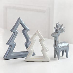 سيراميك مطلي يدويًا مضاءة شجرة عيد الميلاد الأيائل تماثيل ملائكية الحلي عيد الميلاد - Product Image 2