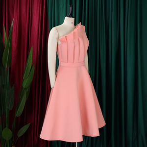 Vestido minimalista plisado de un solo hombro, cintura alta, corte en A, elegante para fiestas y banquetes. - Product Image 2