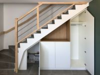 Conception d'escalier personnalisée avec rangements cachés sous