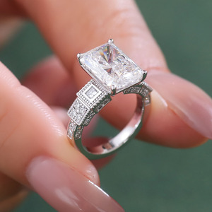 Bague en or blanc 18 carats avec diamant radiant de 3,7 carats cultivé en laboratoire, bijoux fins, bague de mariage pour femme, pour fiançailles ou cadeau - Product Image 1