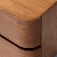 Table de chevet en bois de noyer de style mi-siècle, luxe léger, avec deux tiroirs, design avant incurvé durable
