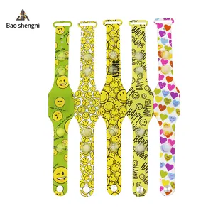 2023 Groothandel Kleurendruk Custom Led Digitaal Horloge Happy Triest Gezicht Polsband Siliconen Pop Zacht Horloge Voor Kinderen