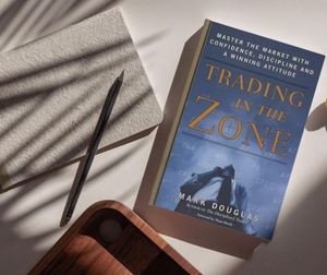Comprar el libro Trading in the Zone de Mark Douglas, libro de psicología del mercado de valores en inglés, libro de inversión en venta - Product Image 3