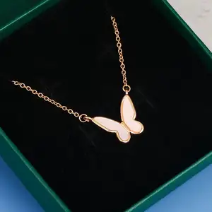 Collana con ciondolo a forma di farfalla conchiglia collana con ciondolo a catena da donna placcata in oro 18 carati gioielli di design personalizzato all'ingrosso