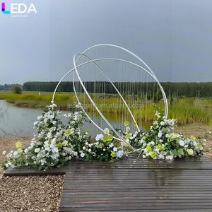 Decoración de Boda LEDA, Fondo Metálico LED Redondo Blanco Artístico de Estilo Moderno con Cortina de Cuentas - Product Image 3