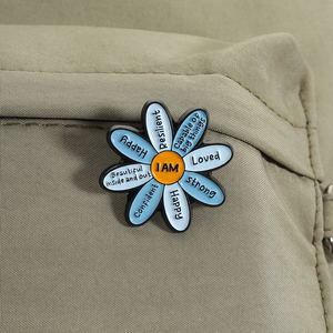 Broches en émail à motif floral avec citation d'amour-propre positive 'Je suis aimée', broche inspirante et puissante, badge de revers, bijoux en gros - Product Image 3