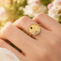 Anillo Dreamshow Sun Design con Circonita Cúbica Verde, Chapado en Oro, Acero Inoxidable, Ajustable, Joyería de Moda para Mujer