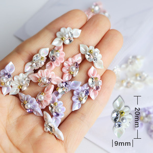Venta al por mayor 5 unids/bolsa de resina en relieve de acrílico hecho a mano <span class=keywords><strong>con</strong></span> <span class=keywords><strong>flores</strong></span> de diamantes de imitación de <span class=keywords><strong>uñas</strong></span> decoración arte - Product Image 2
