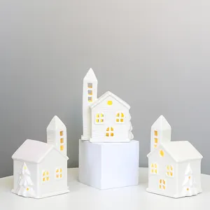 Case del villaggio in ceramica decorativa natalizia con finestre ritagliate per una bella luce a led bagliore il regalo perfetto per le vacanze