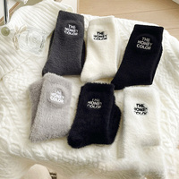 Nouveau gros épais broderie personnalisée chaussettes moelleuses personnalisées blanc noir chaud chaussettes floues