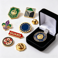Échantillon d'ensemble de badges de revers personnalisés en métal émaillé souple, broche en alliage de zinc plaqué or avec boîte cadeau, cadeau souvenir promotionnel