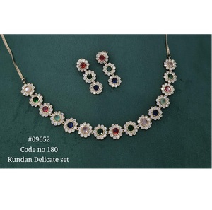 Ensemble de collier Kundan finition Mehendi 09652 avec boucles d'oreilles assorties pour femmes, bijoux pour occasions festives et mariages - Product Image 3