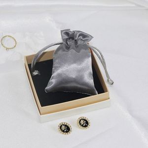 Pochette d'emballage personnalisée avec logo pour perruques, sacs cadeaux, pochette à cordon en satin de luxe pour bijoux - Product Image 4
